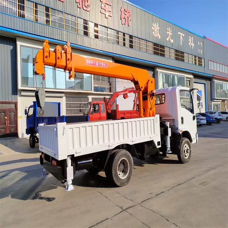 哈尔滨市三轮随车吊定制 农用改装机自备吊中瑞长期出售